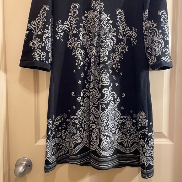 Black top/dress with white decorative print across all the shirt. - Picture 2 of 5